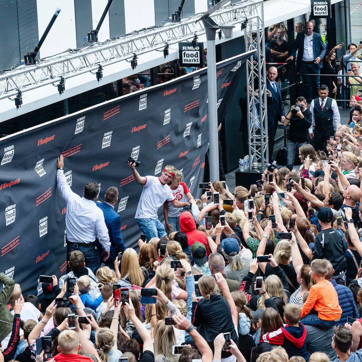 Enzo Knol présent lors de l'ouverture de son Pop-Up Store à Tilburg