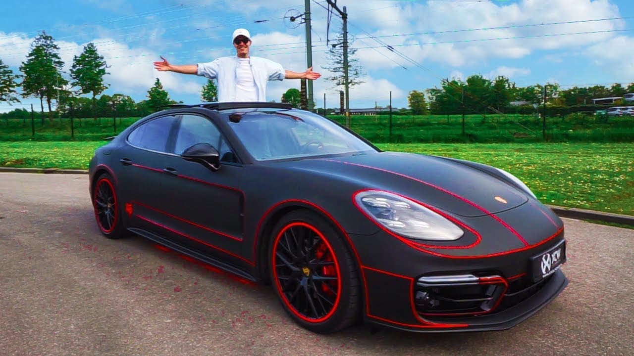 Enzo Knol avec sa Porsche Panamera